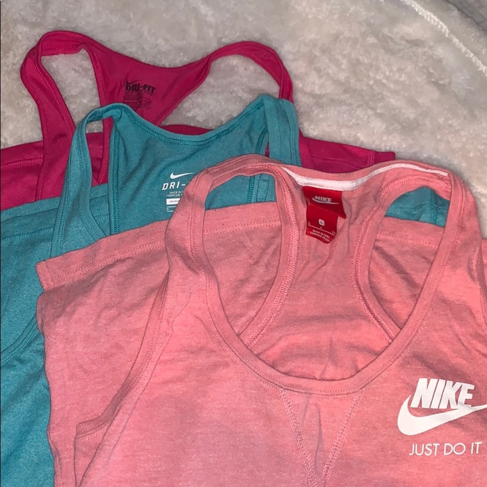 3 NIKE TANKS⚡️⚡️